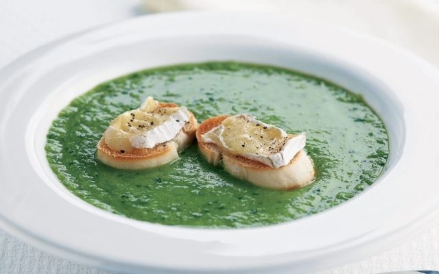 حساء البازيلا والبقدونس 