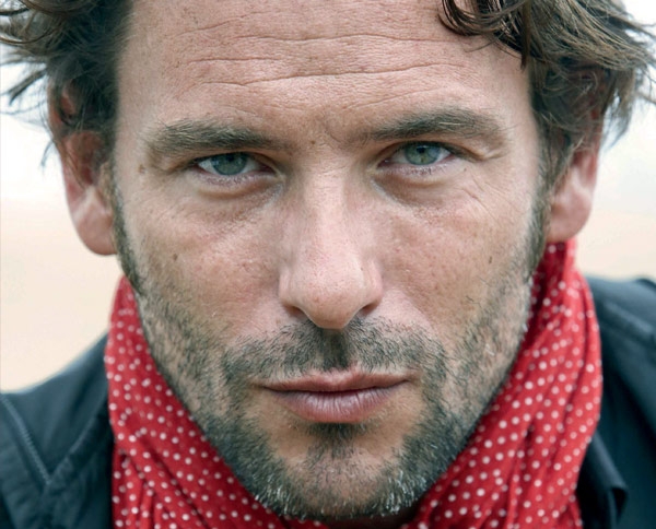 <strong>4 </strong>خطوات أساسيّة لبشرة مثاليّة