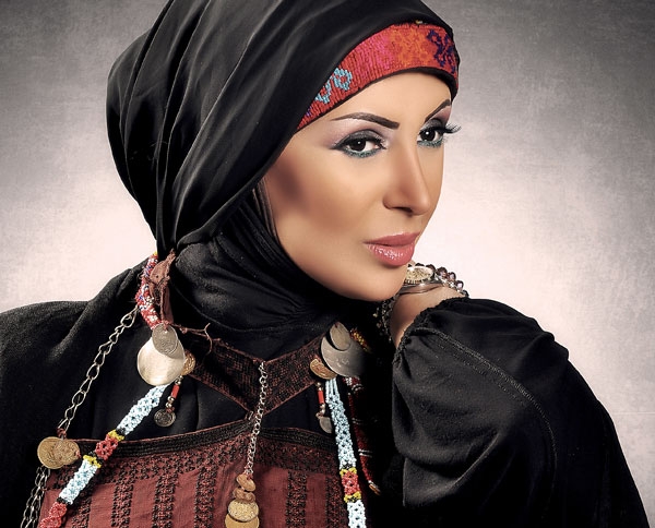شاهيناز: لست نادمة على أغنياتي قبل الحجاب 