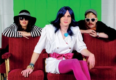 آفة نفسيّة وشذوذ إجتماعيّ: ثياب نسائية... للرجال!