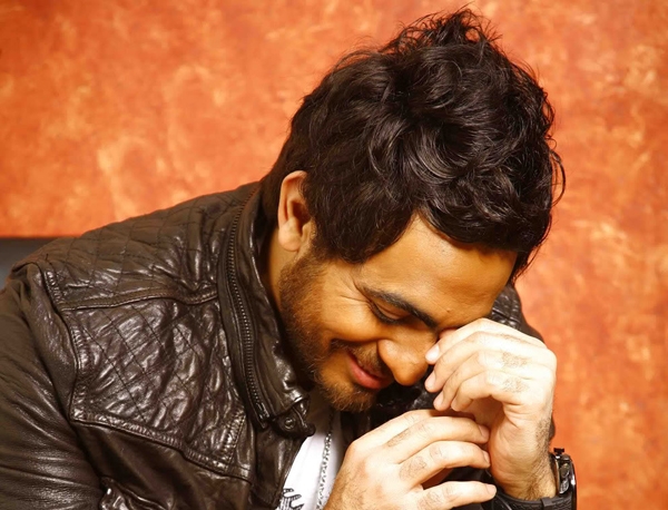 تامر حسني لا يستطيع التركيز بسبب ابنته