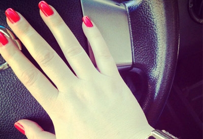 اللون المرجاني الجريء