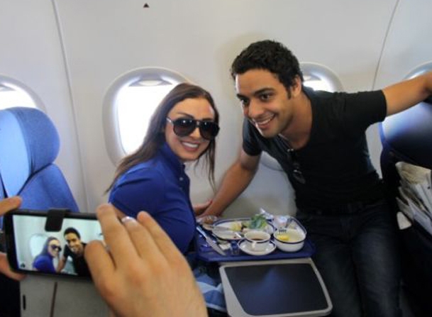 أنغام وحسن الشافعي يرافقان أحمد جمال إلى مطار القاهرة