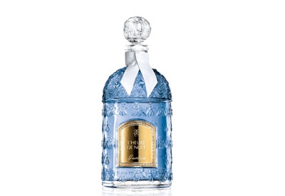 أزرق بلون المحيطات