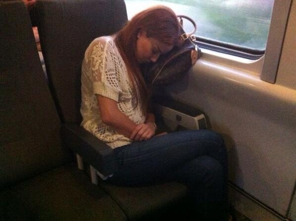 لماذا تنام سيرين عبد النور في القطار؟