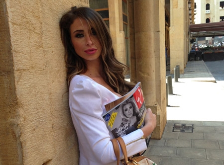 من شوارع بيروت... أنابيلا هلال، جينز ممزّق ولكن!