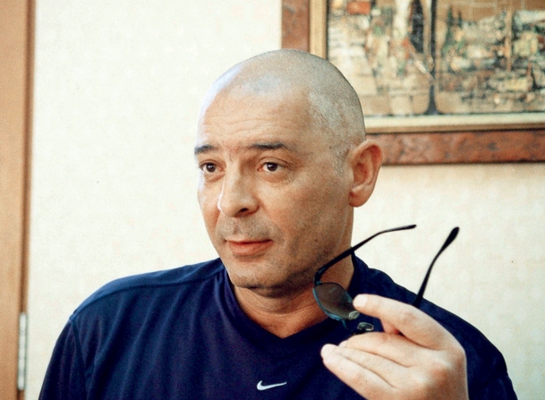 جلطة محمود حميدة تضع 'ميراث الريح' في مهب الريح