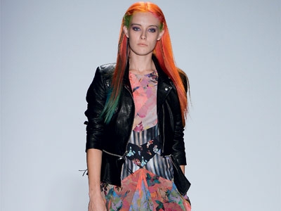 الشعر الملوّن