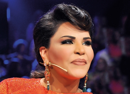 أحلام تسبق جنيفر لوبيز... وتعتمد تسريحة إلفيس 