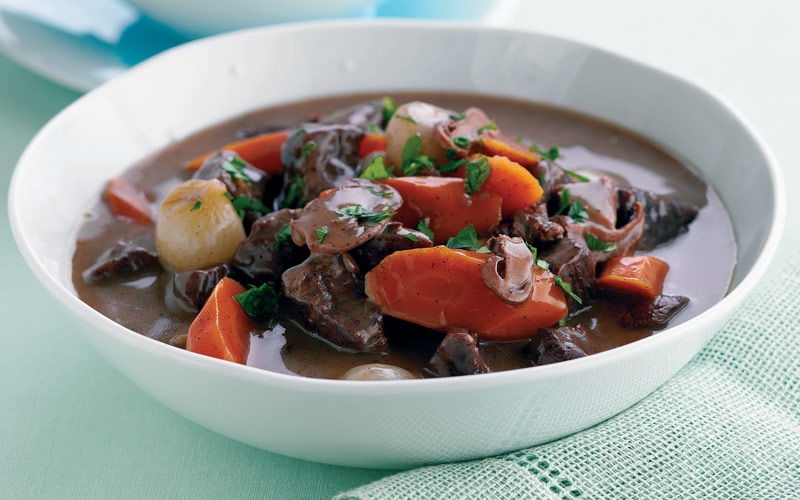 لحم البقر المطهو ببطء في الخل الأحمر