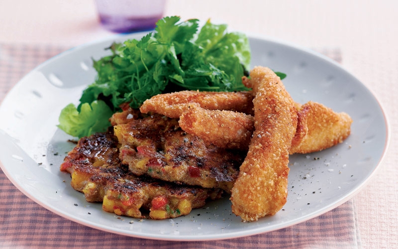 فطائر الذرة المقلية مع الدجاج الهش