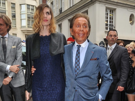 عرض Valentino في باريس يجمع بين النجوم