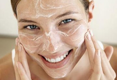 نضارة بشرتك أساسية