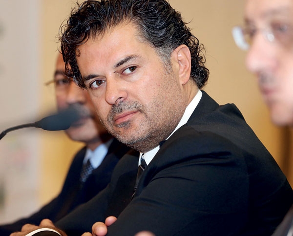 السفير راغب علامة يدعم حملة 'فكر، كل، ووفر'