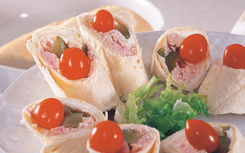 لفافات الدجاج في خبز التورتيلا