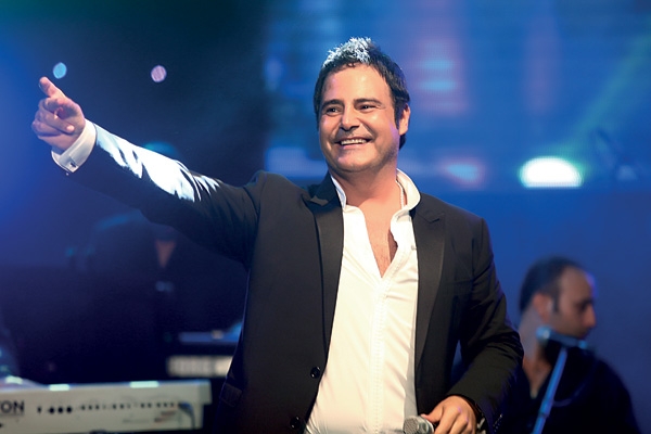 عاصي الحلاني ضيف 'ليالي الكازيف' وتيمقاد بامتياز