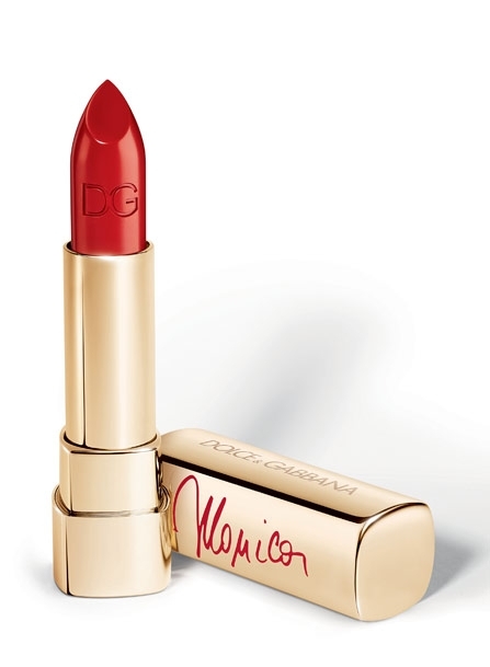 شفاه بالأحمر الجريء <br />