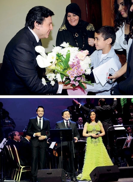 / هاني شاكر يتوسط آية عبدالله ورامي رفعت