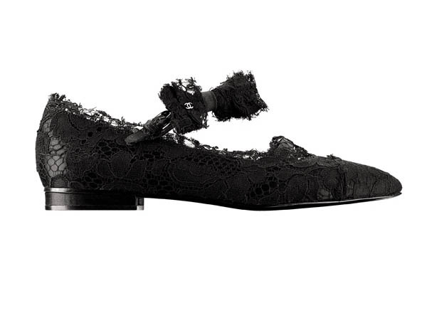 Beige lace ballerina