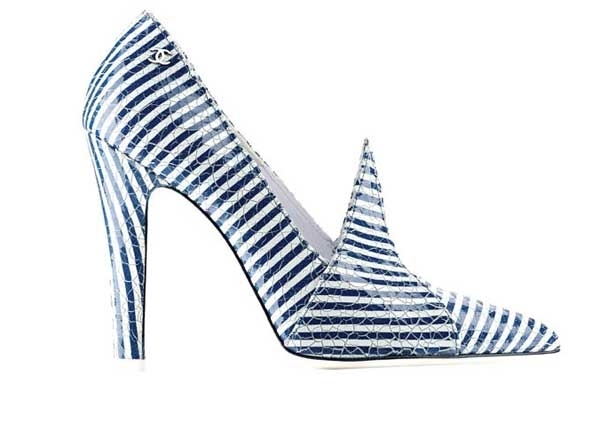  Blue and white striped patent leather pump