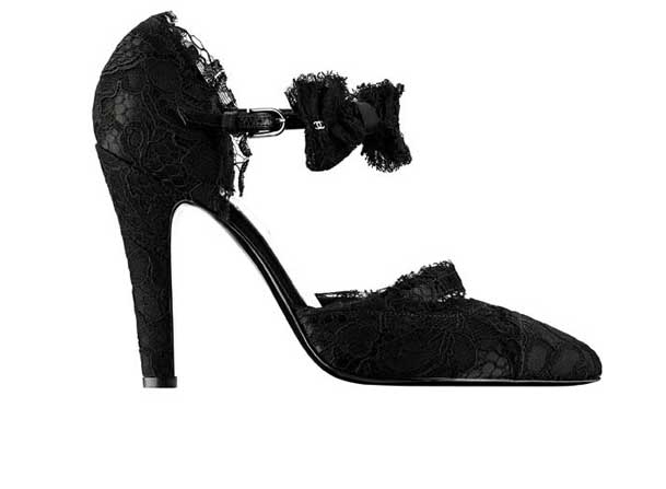 Black lace pump