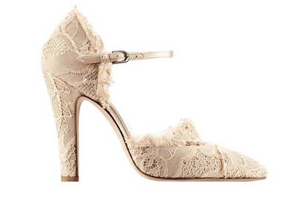 Beige lace pump