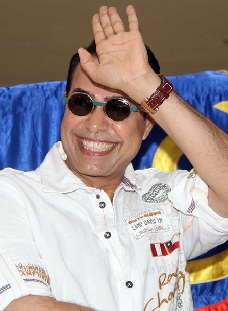 حكيم وتحية للحضور