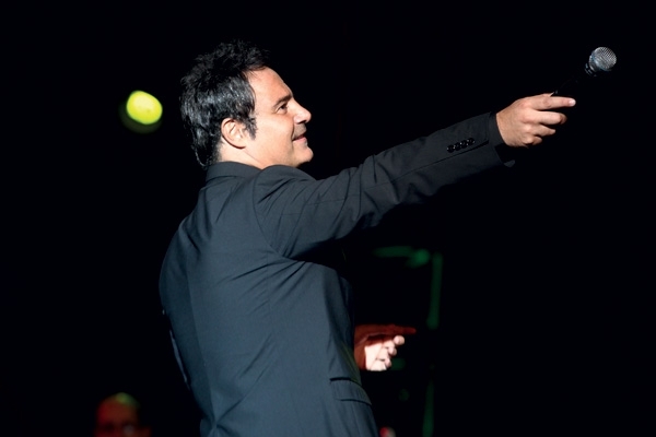 خلال إحدى حفلاته