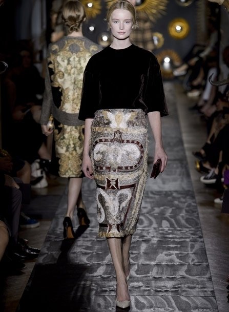 Valentino في مجموعة للأزياء الراقية في باريس