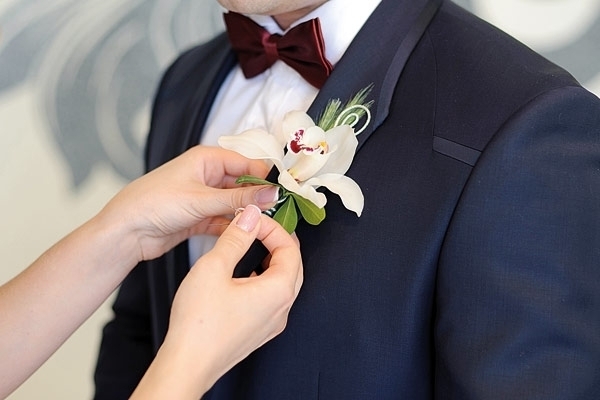 <strong  dir='ltr'>5</strong> نصائح لتشعّ وسامتك  في يوم زفافك 