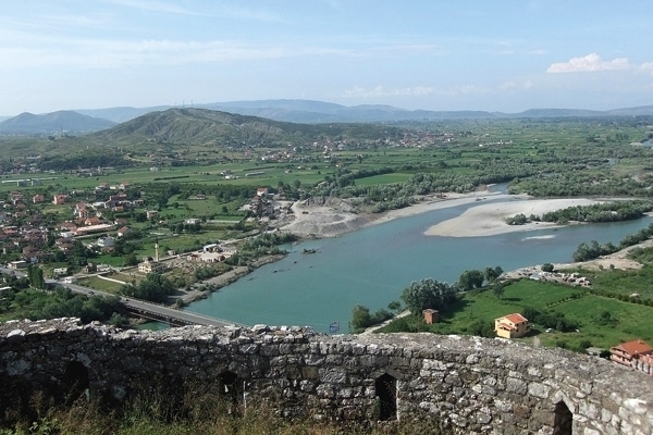 ألبانيا البلاد الجميلة التي لم تخضع لتقشّف التاريخ