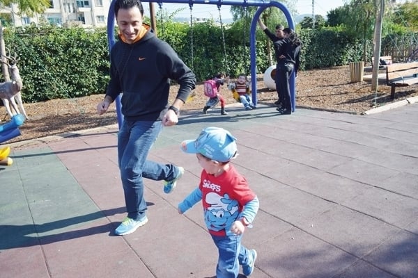 طفلي يحبّ والده أكثر منّي!