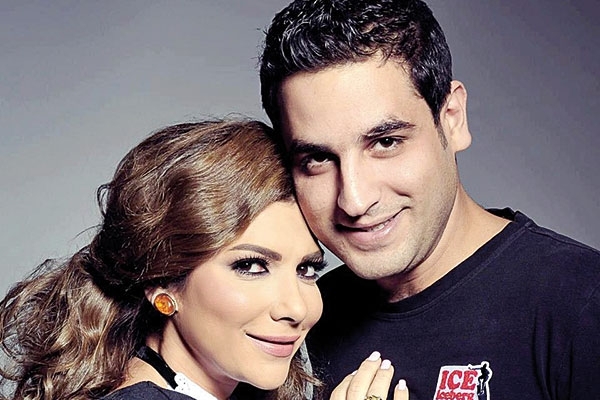 مع شقيقها أنس