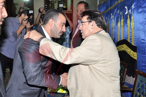 أحمد السقا وسمير صبري في العزاء