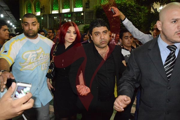 هيفاء وهبي لحظة وصوله إلى العزاء