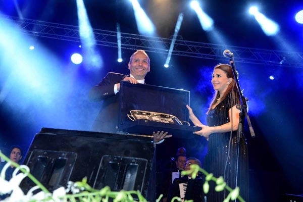 لحظة تكريمها