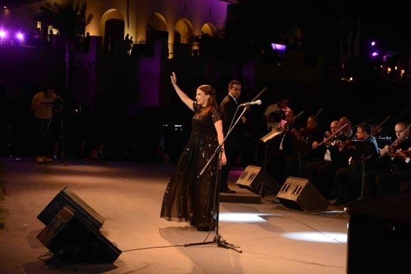 مع الفرقة الموسيقية