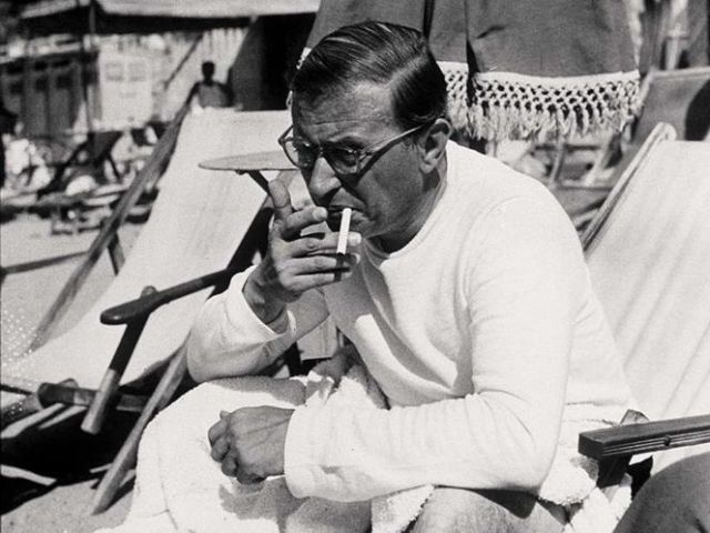 الفيلسوف الفرنسي جان بول سارتر في العام 1947