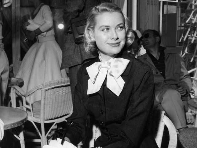 صورة للنجمة غرايس كيلي قبل زواجها من الامير ألبرت أمير موناكو 1955