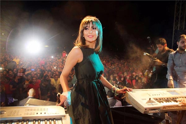 مع الآلات الموسيقية