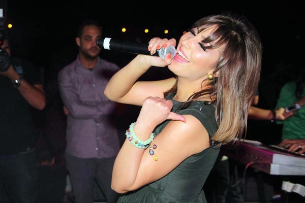 جنات في الحفلة