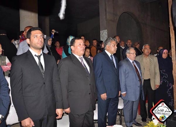 حسن الرداد بجوار مسؤولي المحافظة