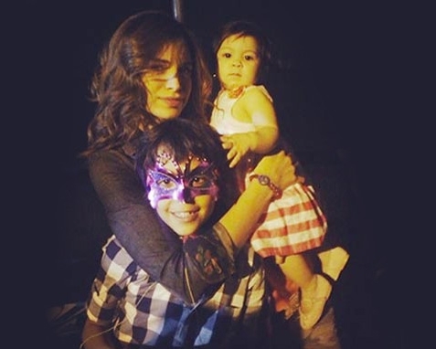 لماذا وضعت آمال ماهر قناعاً للوجه؟