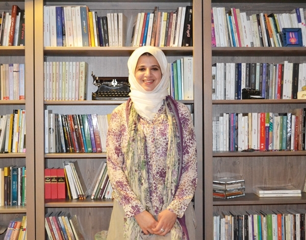 بثينة العيسى: مكتبتي وطني