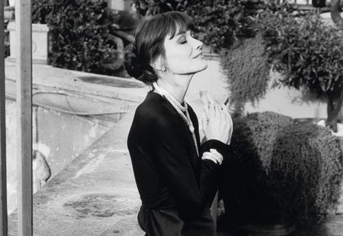 شبكة العروس ساطعة وثمينة ككلمة 'نعم'... 