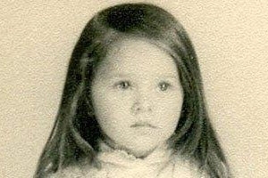 هل تعرفون من هي هذه النجمة الصغيرة؟