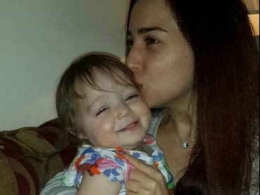 مي عز الدين تعترف بنقطة ضعفها وتعاتب أحمد زاهر