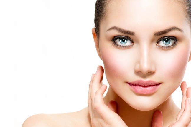 <strong  dir='ltr'>10</strong> نصائح لبشرة متألقة والسرّ في... تقصير فترة الإستحمام