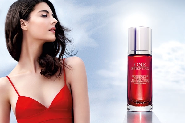 DIOR ONE ESSENTIAL لبشرة مفعمة بالنشاط والحيوية