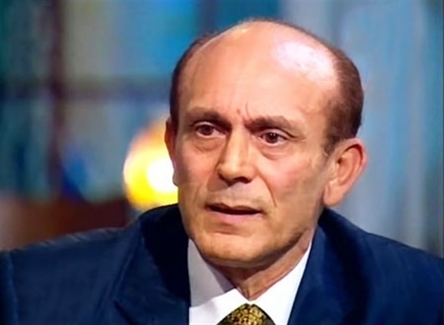 بعد أزمة زوجته، محمد صبحي يعود إلى المسرح